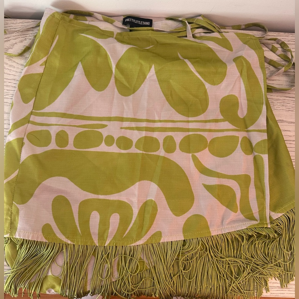 PrettyLittleThing Olive and White Patterned Top